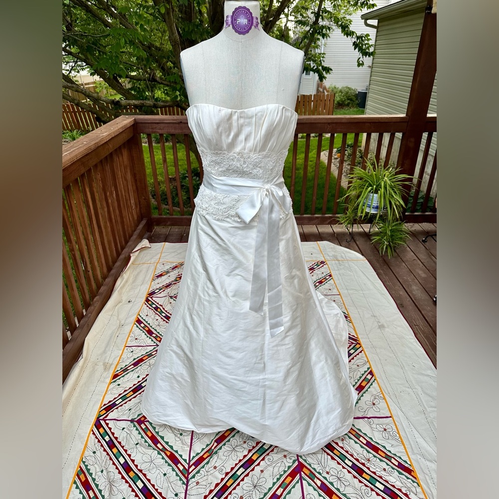 Paloma Blanca Wedding Gown